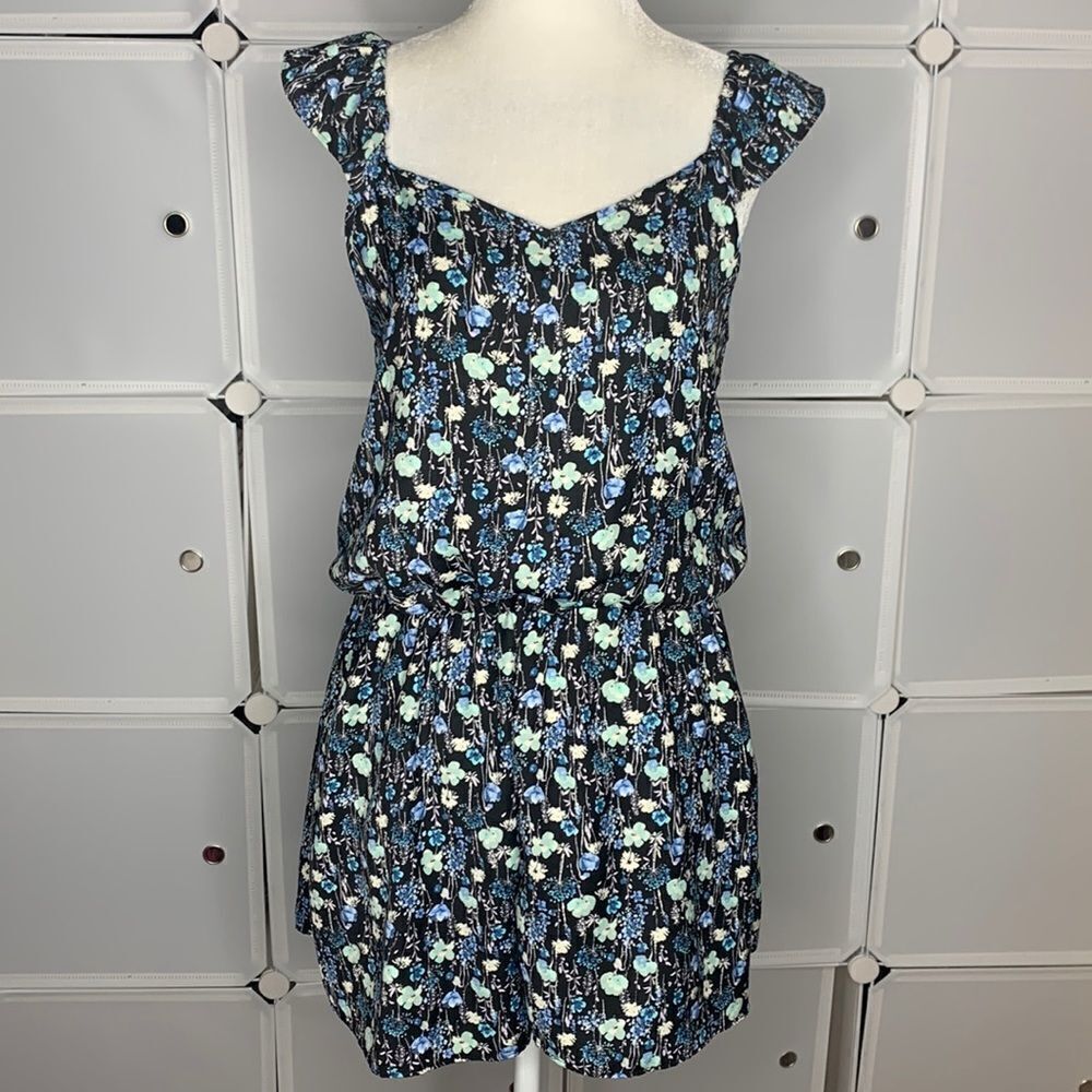 LC Lauren Conrad Black & Blue Ruffle Sleeve Floral Shorts Romper Size 4